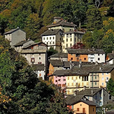 Casa vacanze La Casa Gialla Rosazza, Biella *