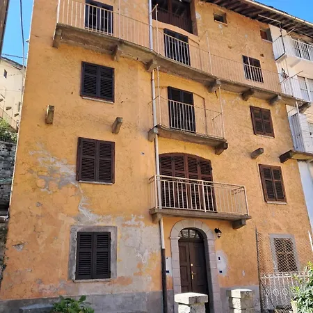 La Casa Gialla Rosazza, Biella Rossaza