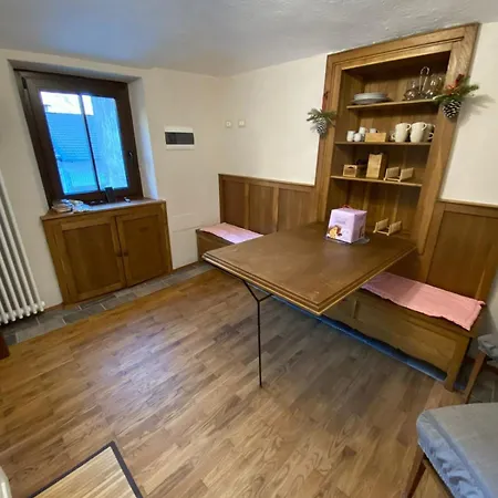 La Casa Gialla Rosazza, Biella Rossaza