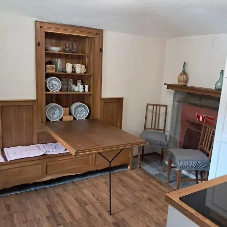 La Casa Gialla Rosazza, Biella Vakantiehuis *