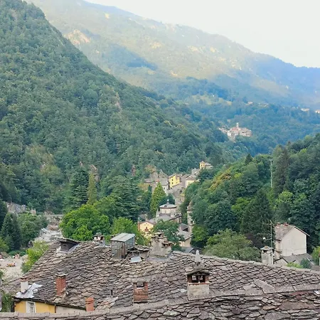 La Casa Gialla, Rosazza, Biella Holiday home