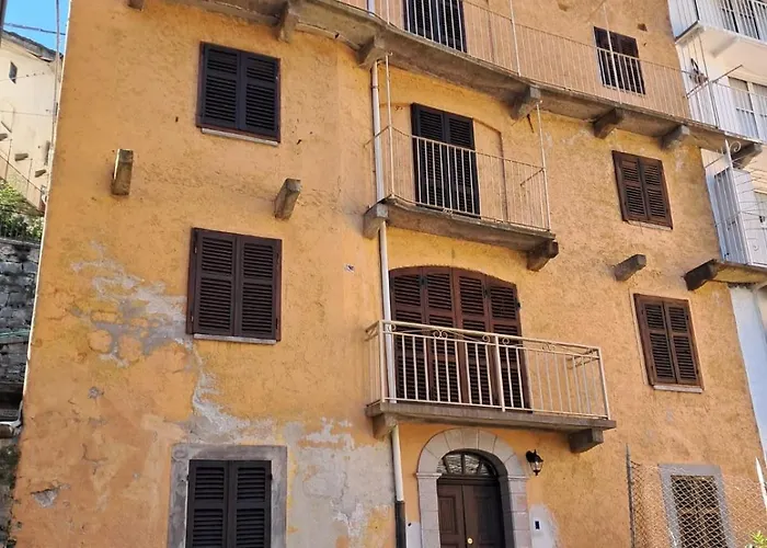 La Casa Gialla Rosazza, Biella Rossaza