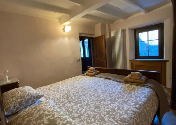 La Casa Gialla Rosazza, Biella Holiday home Rossaza